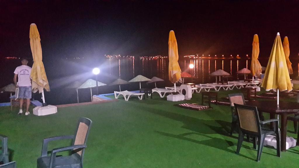 Cunda Beyaz Balina Hotel ไอวาลิค ภายนอก รูปภาพ
