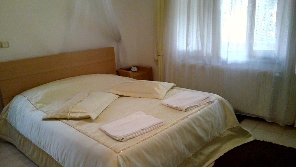 Cunda Beyaz Balina Hotel ไอวาลิค ภายนอก รูปภาพ