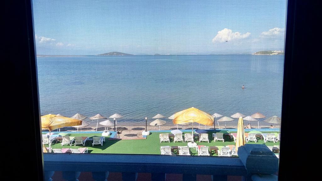 Cunda Beyaz Balina Hotel ไอวาลิค ภายนอก รูปภาพ