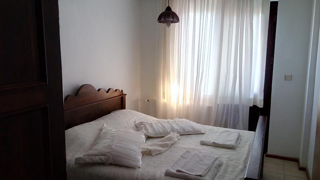 Cunda Beyaz Balina Hotel ไอวาลิค ภายนอก รูปภาพ