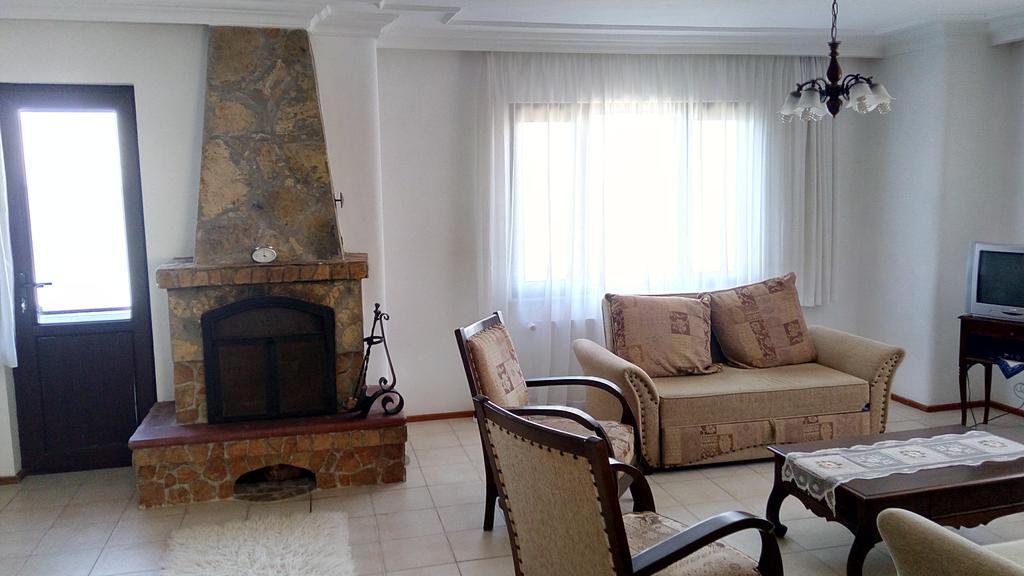 Cunda Beyaz Balina Hotel ไอวาลิค ภายนอก รูปภาพ