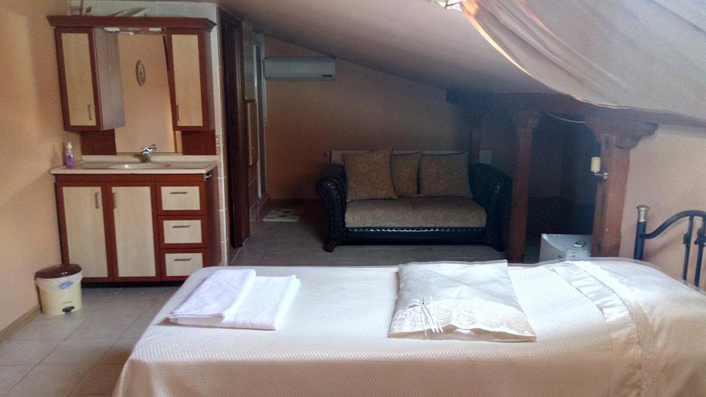 Cunda Beyaz Balina Hotel ไอวาลิค ภายนอก รูปภาพ