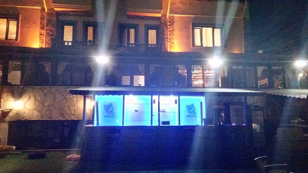 Cunda Beyaz Balina Hotel ไอวาลิค ภายนอก รูปภาพ