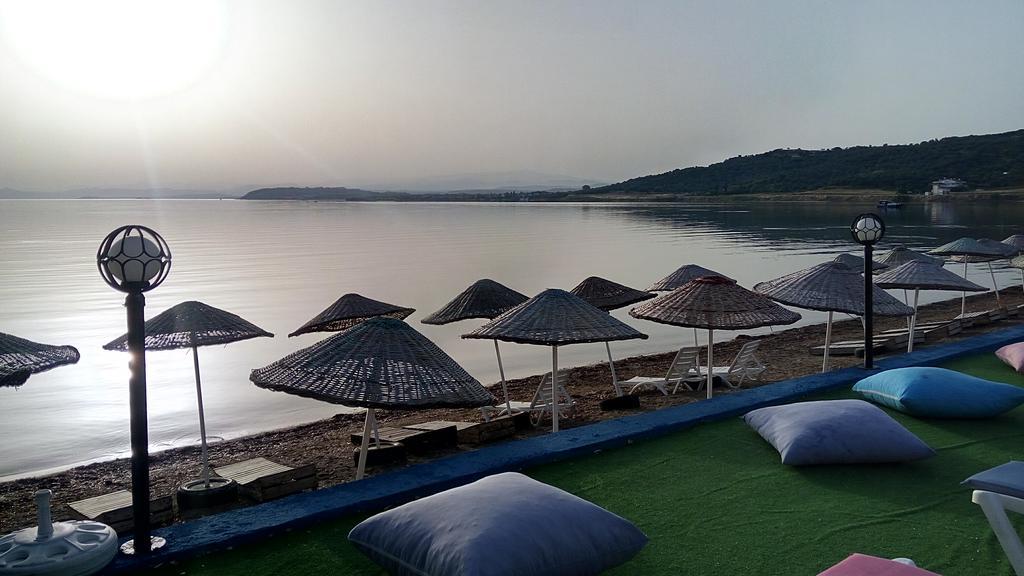 Cunda Beyaz Balina Hotel ไอวาลิค ภายนอก รูปภาพ
