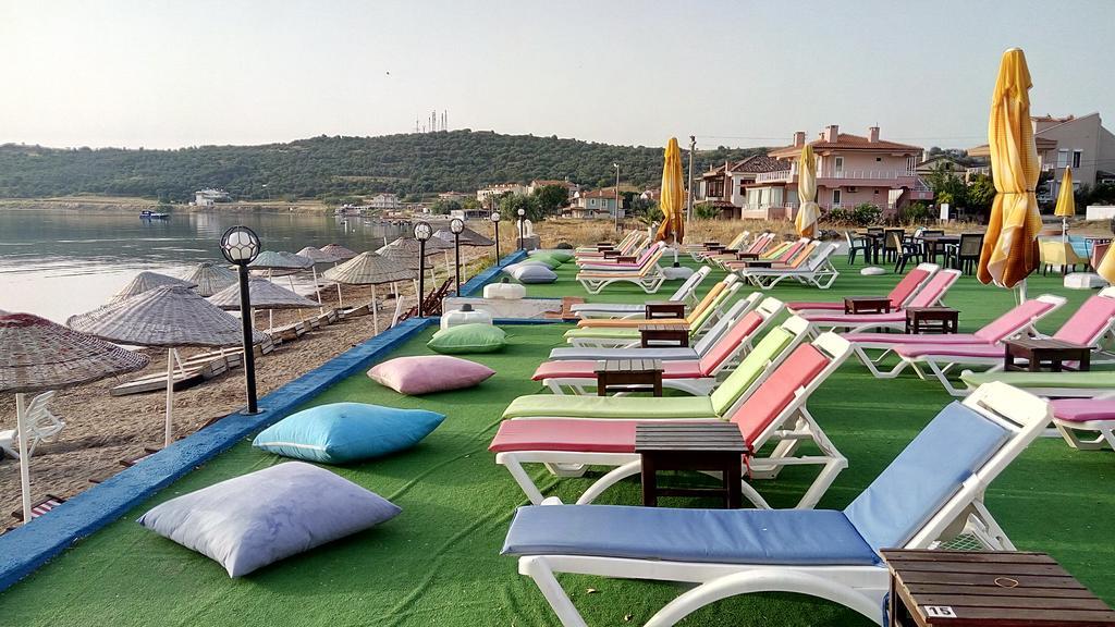 Cunda Beyaz Balina Hotel ไอวาลิค ภายนอก รูปภาพ