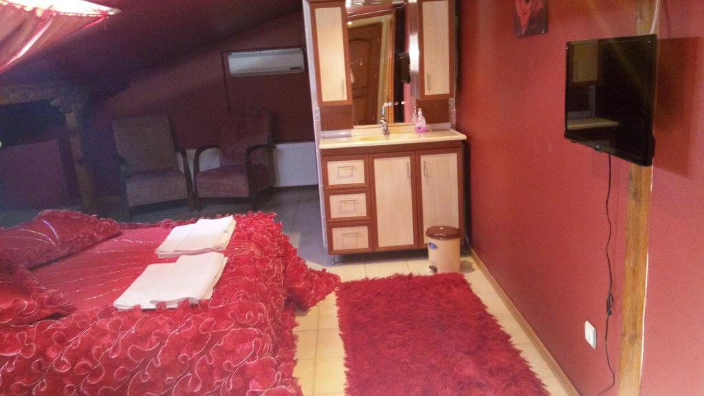 Cunda Beyaz Balina Hotel ไอวาลิค ภายนอก รูปภาพ