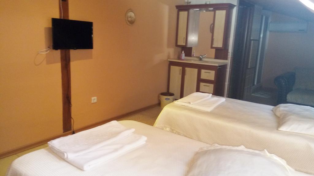 Cunda Beyaz Balina Hotel ไอวาลิค ภายนอก รูปภาพ