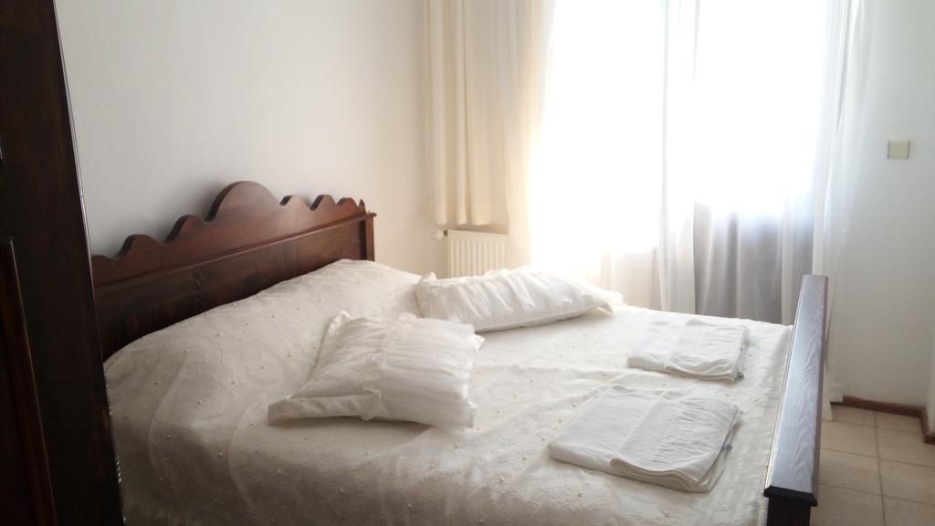 Cunda Beyaz Balina Hotel ไอวาลิค ภายนอก รูปภาพ