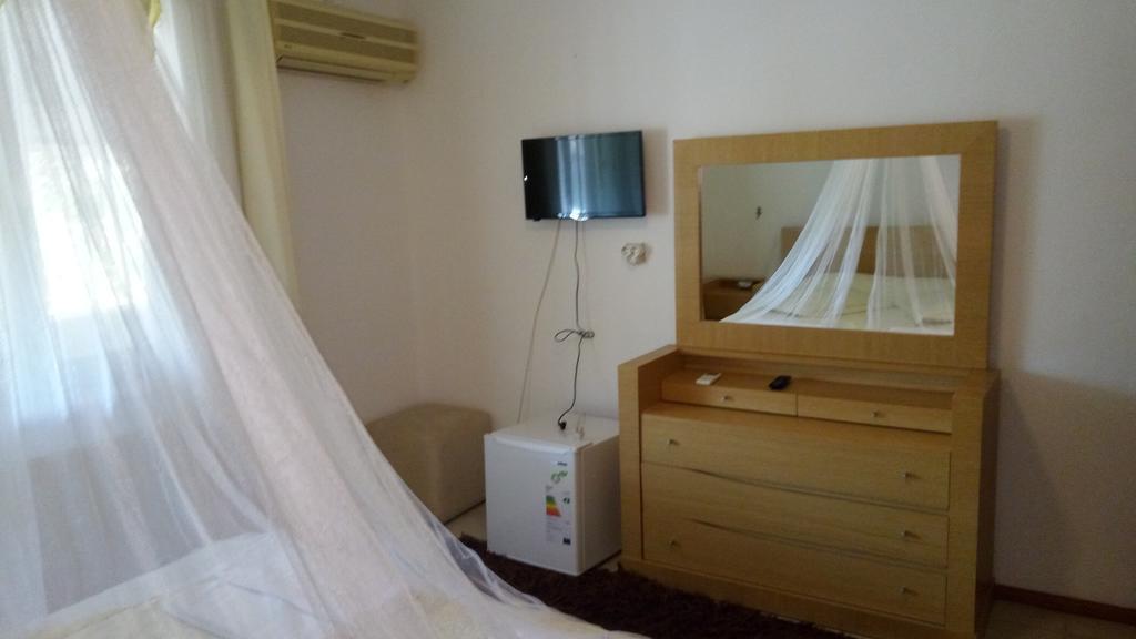 Cunda Beyaz Balina Hotel ไอวาลิค ภายนอก รูปภาพ