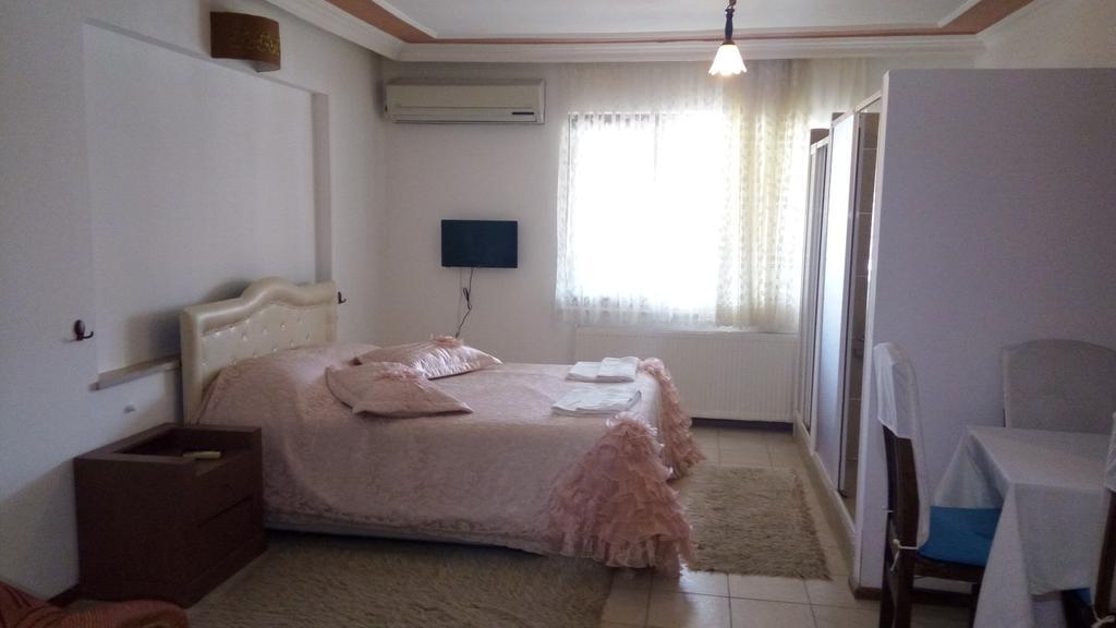 Cunda Beyaz Balina Hotel ไอวาลิค ภายนอก รูปภาพ