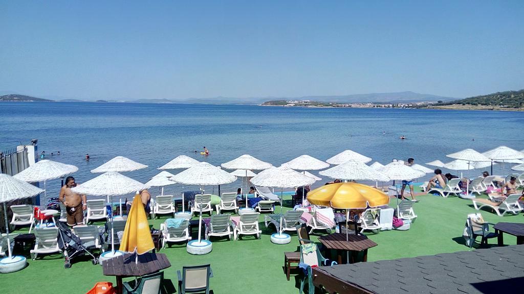 Cunda Beyaz Balina Hotel ไอวาลิค ภายนอก รูปภาพ