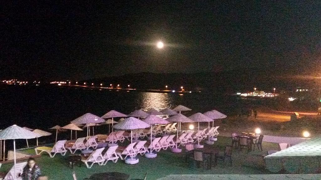 Cunda Beyaz Balina Hotel ไอวาลิค ภายนอก รูปภาพ