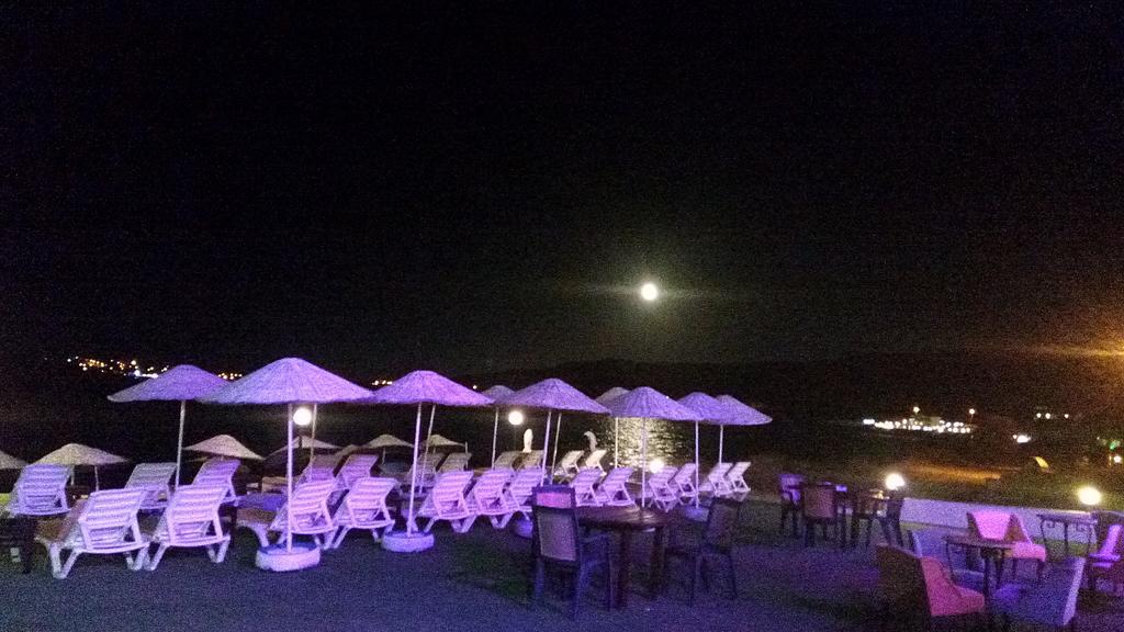 Cunda Beyaz Balina Hotel ไอวาลิค ภายนอก รูปภาพ