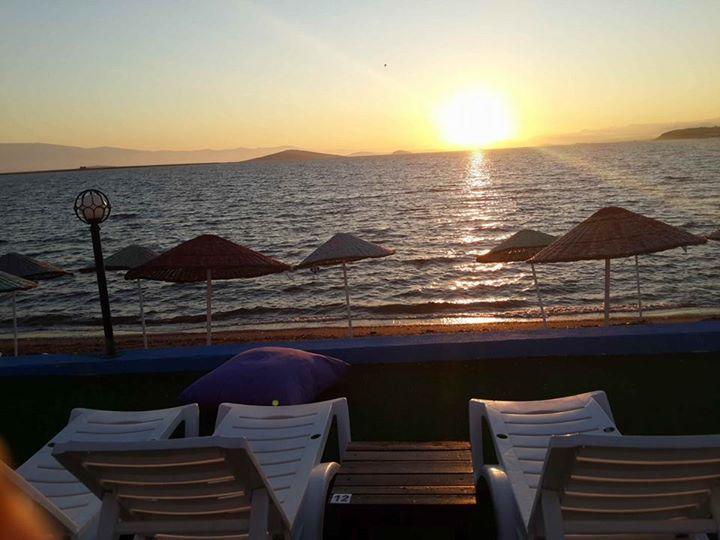 Cunda Beyaz Balina Hotel ไอวาลิค ภายนอก รูปภาพ